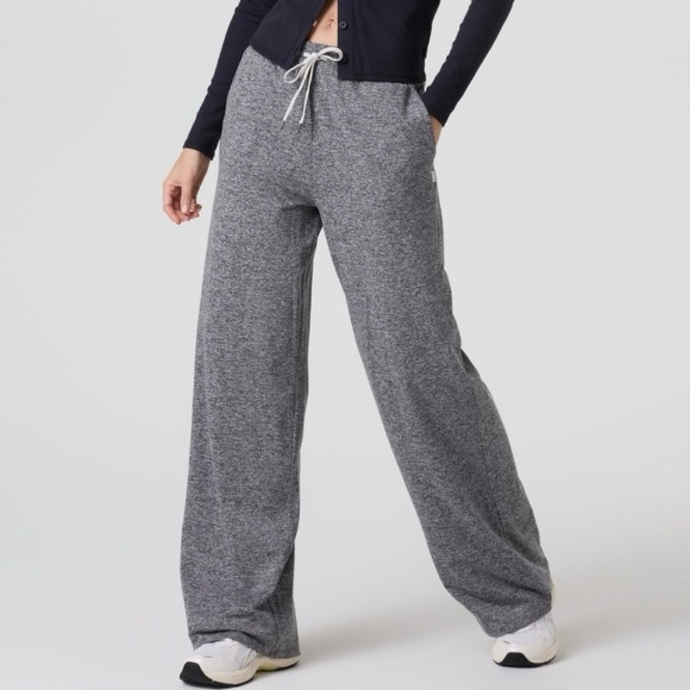 Vuori Heather Gray Halo Essential Wide Leg Pant Size M